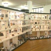 Onderdeel van de nu lopende tentoonstelling XXSmall is het Miniatuurmuseum. De tentoonstelling is verder hier niet zo relevant maar het miniatuurmuseum is toch even meer dan het vernoemen waard. Het [&hellip;]