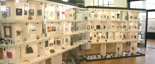 Onderdeel van de nu lopende tentoonstelling XXSmall is het Miniatuurmuseum. De tentoonstelling is verder hier niet zo relevant maar het miniatuurmuseum is toch even meer dan het vernoemen waard. Het [&hellip;]