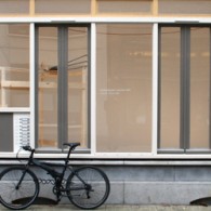 Omdat ik afgelopen dagen in Middelburg zat voor mijn eigen tentoonstelling, miste ik dus de opening bij Kunstpodium T te Tilburg. Het voordeel als je dan wat later gaat kijken [&hellip;]