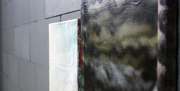 Oliver Rafferty - White painting with black painting - Olieverf, spuitbus, pastel en marker op paneel en canvas (detail) Oliver Rafferty - White painting with black painting - Olieverf, spuitbus, pastel en marker op paneel en canvas (detail)