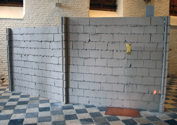 Bas van den Hurk - Untitled (Monte Zuma #2) - Cementhout, steen, koper, plexiglas, metaal, doek, papier en schilderij Bas van den Hurk - Untitled (Monte Zuma #2) - Cementhout, steen, koper, plexiglas, metaal, doek, papier en schilderij