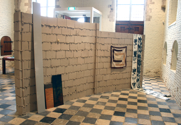 Bas van den Hurk - Untitled (Monte Zuma #2) - Cementhout, steen, koper, plexiglas, metaal, doek, papier en schilderij_1 Bas van den Hurk - Untitled (Monte Zuma #2) - Cementhout, steen, koper, plexiglas, metaal, doek, papier en schilderij