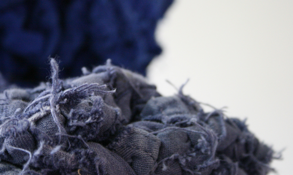 Carina Diepens - Naamloos no5 - Textiel en staal (detail) Carina Diepens - Naamloos no5 - Textiel en staal (detail)