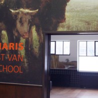 Ergens in het jaar 1905 zit een zekere Piet te schilderen. Hij is dan 32 jaar. Als het niet de naam was, zou dit een niet opmerkelijk doek zijn. Koeien, [&hellip;]