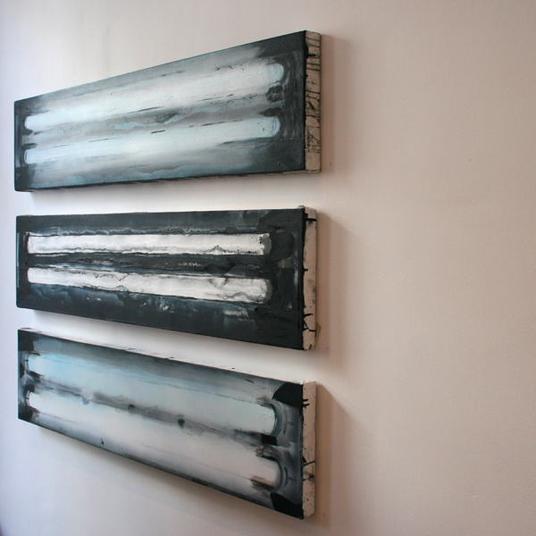 Jop Vissers Vorstenbosch - TID 36watt diverse hertz versies - drie maal 30x130cm Acrylverf en spuitbus op canvas Jop Vissers Vorstenbosch - TID 36watt diverse hertz versies - drie maal 30x130cm Acrylverf en spuitbus op canvas