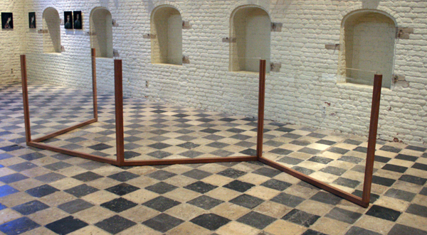 Martijn Hendriks - What comes into appearance must segregate in order to appear - Hout en glas