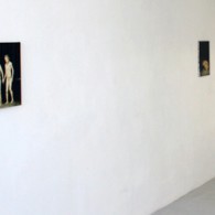 Seth Pick (1985) schildert. Maar het is niet het gewone schilderen waarbij er spanning is tussen figuratie en abstractie, tussen een figuur en het weglaten van definitie, tussen toeval en [&hellip;]