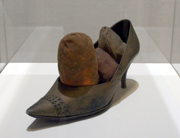 Yayoi Kusama - Schoen - Textiel, verf, leer Yayoi Kusama - Schoen - Textiel, verf, leer