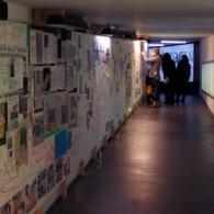 “Punk is not dead”. Nog niet zo heel lang geleden zat ik nog op de middelbare school. Dan kwam ik af en toe een kerel tegen, blond haar, spikes, met [&hellip;]