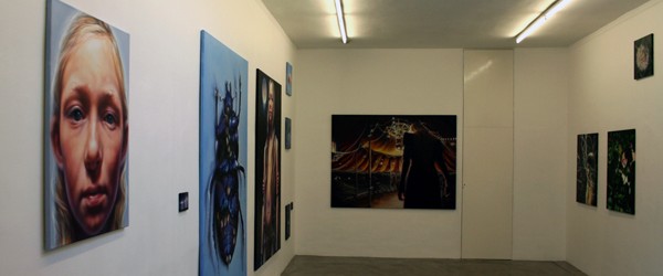 Over sommige kunstenaars kun je veel zeggen, maar uiteindelijk is het gewoon mooi gemaakt. Anya Janssen (1962) is zo’n kunstenares. Gewoon mooi ambachtelijk, lekker realistisch schilderwerk. Het kan dan over [&hellip;]