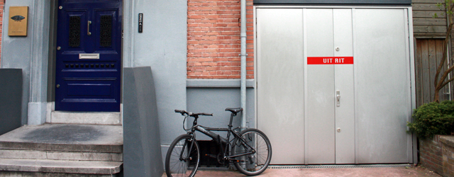 Bij Ornis A. Gallery is al een poosje het ‘werk’ van Marco den Breems (1955) te zien. Werk staat hierboven tussen haakjes, immers, ondanks het feit dat er wat te [&hellip;]