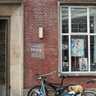 “Bla bla…” Een uitspraak in het grote niets, een uitspraak zonder betekenis. De enkele noodzaak is de uiting in vorm, de schreeuw zelf. Enige betekenis heeft deze verder niet. Bla [&hellip;]