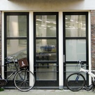 Van de lessen die ik kreeg op de kunstacademie van Jan van den Dobbelsteen (1954) kan ik mij vooral herinneren dat hij zei “dat kan ook ja”. Kritische vragen stellen [&hellip;]