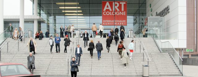 Het bezoeken van de kunstbeurs in Keulen is nooit echt een eenvoudige opgave. Verdeeld over drie verdiepingen, staan een stuk of 200 presentaties gevuld met kunst. Daar kun je dus [&hellip;]