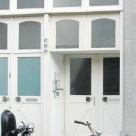 De kunstenaar wordt door velen nog altijd gezien als het genie dat vernieuwende ideeën heeft die te nieuw zijn voor de maatschappij om te bevatten. De kunstenaar zwoegt op zijn [&hellip;]