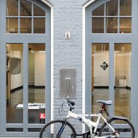 Misschien zie je dat aan de foto’s niet zo, dit is werk dat zich niet goed leent voor fotografische reproductie. Het zijn niet zo zeer de voorstellingen, die grafisch zijn [&hellip;]