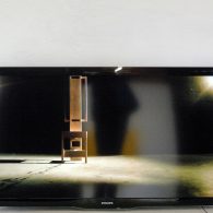 &nbsp; Vier kunstenaars, twee per verdieping, bespelen de ruimte van Club Solo voor hun eindexamenwerk. Voor een groepstentoonstelling hebben de presentaties te weinig onderlinge samenhang. Maar dat zou dan ook het [&hellip;]