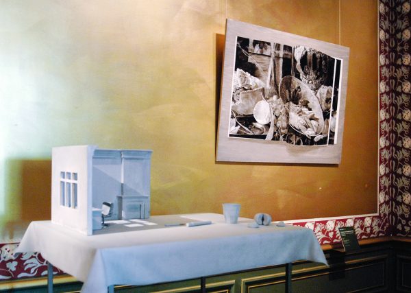 Hans op de Beeck - Still Life (5) - Synthetisch Gips, staal en hout, 2010 & Niek Hendrix - Calligram (A Prosperous Past) - Olieverf en potlood op paneel, 2016