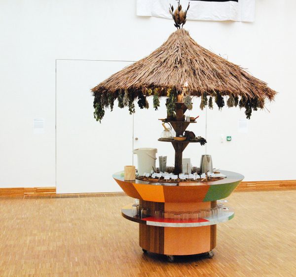 OPAVIVARA - SelfService Paje - Hout, formica, metaal, riet, water, theekruiden en mensen