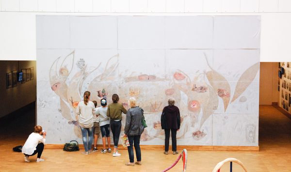 Tonico Lemos Auad - Reflected Archaeology (Iemanja) - Afkras inkt op behang print, expositie kopie