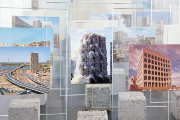 Aglaia Konrad - Concrete City - 37 postkaarten op glas, kubussen uit beton, 2012 (detail)