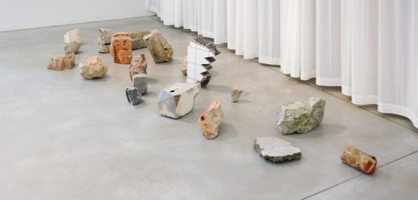 Aglaia Konrad - Ruckbaukristalle - Bewerkt en divers sloopafval, 2015