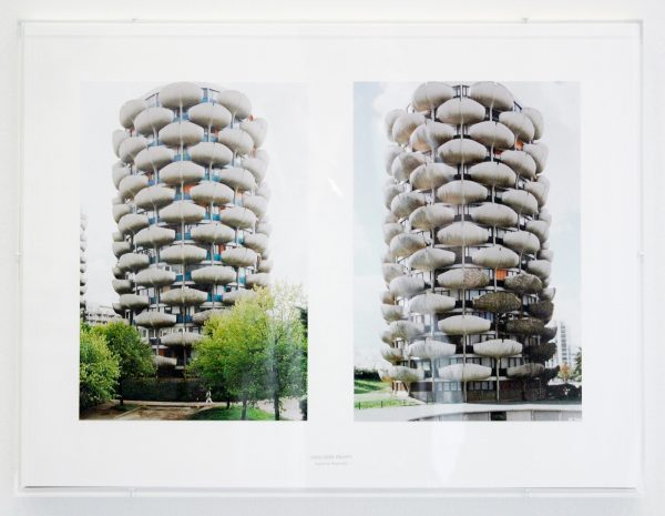 Aglaia Konrad - Undecided Frames (Creteil 1999) - Digitale print gemonteerd op archiefkarton, stempel en plexidoos. 2013