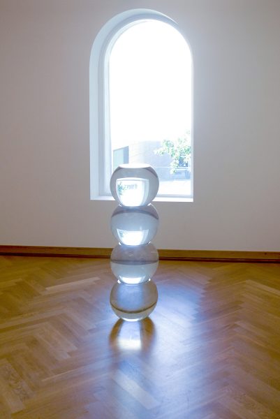 Ann Veronica Janssens - Bain de Lumiere - Glas en gedistilleerd water