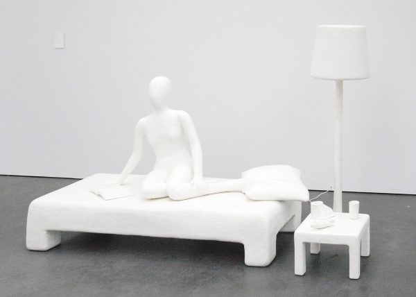 Atelier van Lieshout - Female on Bed - Glasvezel