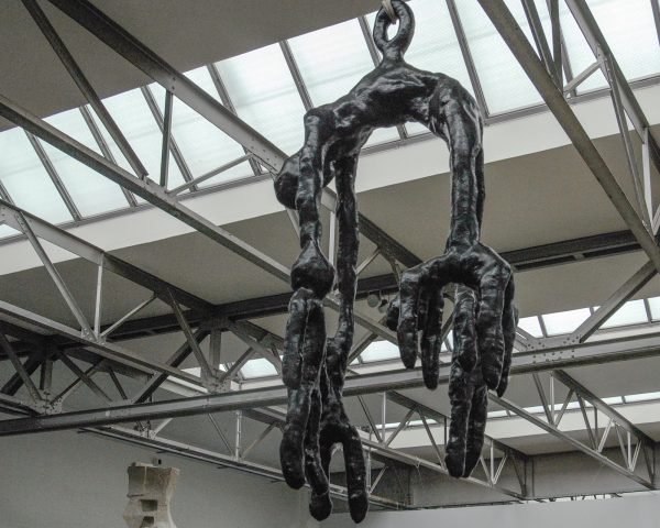 Atelier van Lieshout - Hanging Men 5 - Glasvezel.jpg