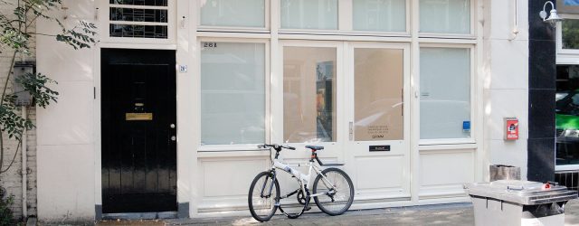 Het onderwerp is niet het meest spannende, interieur en tuinscenes van de gefortuneerde klasse in een zonnig land met zo hier en daar een palmboom en gegarandeerd een zwembad. Soms [&hellip;]