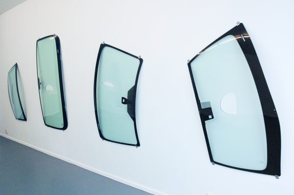 Johanne Hestvold - (Untitled) - Watergesneden autovoorruiten