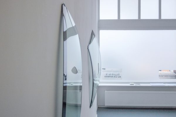 Johanne Hestvold - (Untitled) - Watergesneden autovoorruiten (detail)