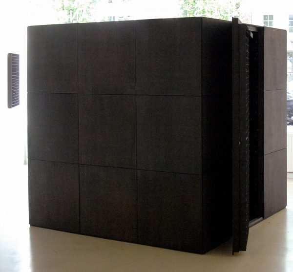 Levi van Veluw - Monolith - 200x200x200cm Walnoot hout, zwarte inkt en kolen