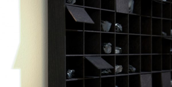 Levi van Veluw - Subdividing Matter I - 130x189x5cm Walnoot hout, zwarte inkt en kolen (detail)