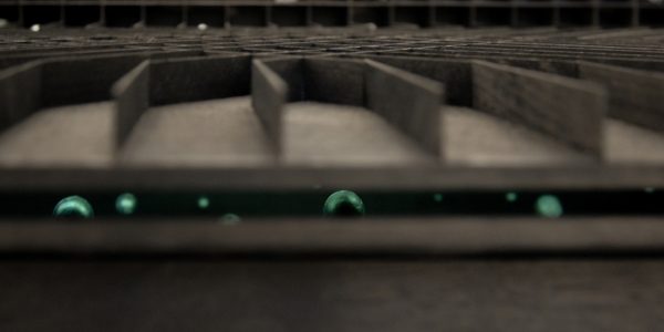 Levi van Veluw - Workspace III - 130x140x65cm Walnoot hout, zwarte inkt en kolen (detail)