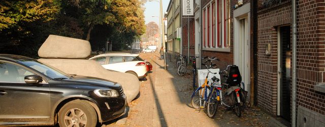 Park is een lastige ruimte, het is een enorme badkuip en wil je een beetje een zinnige tentoonstelling maken moet je iets doen met die ruimte. Daarnaast is de akoestiek [&hellip;]