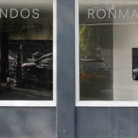 Het is een tentoonstelling waar je geweest moet zijn, The Relativity of Matter in Marres van Levi van Veluw (1985). Hij wist als geheel vanzelfsprekend het klassieke pand van Marres [&hellip;]