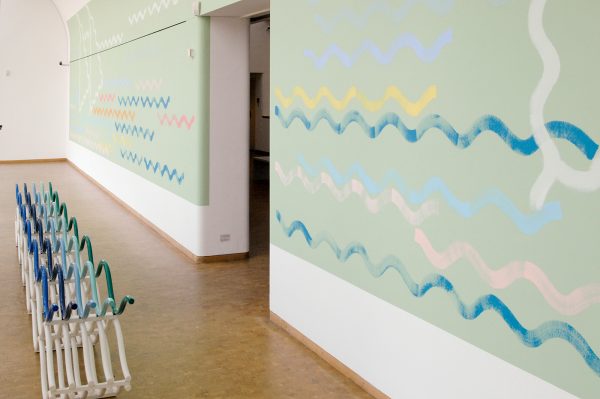 Diango Hernandez - Sailors - Bankje van aluminium & Sailors - Wandschildering