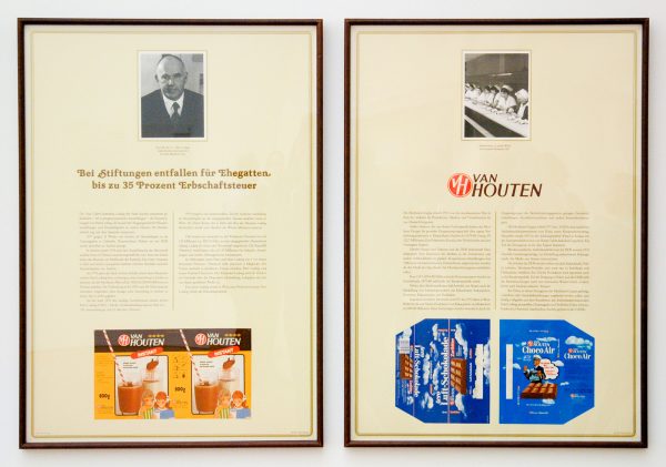 Hans Haacke - The Chocolate Master - 7 luik bestaande uit 14 bladen, Zeefdruk met foto's