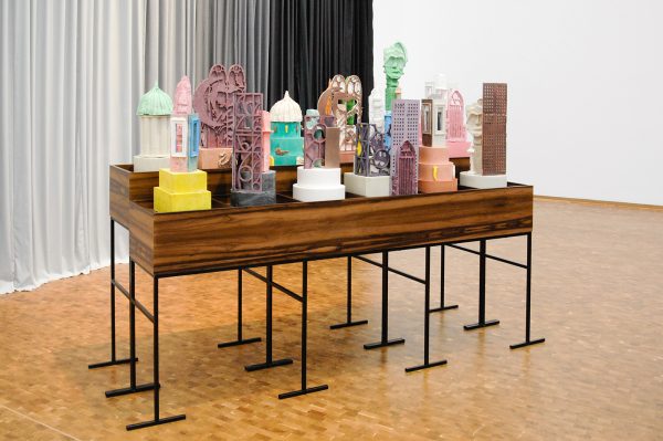 Villa Design Group - A Prototype Courtroom (Part 2) Jury Bench and Jurors, The Moon King Ordered for the Printing House to be Situated Under the Architect's Office - Multiplex, MDF, verneer, staal en Jesmonite