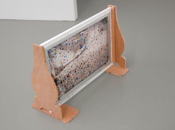 Berend Strik - Decipher the Artist's Mind (Studio KD) - 60x90cm C-print met borduursel (achterzijde)