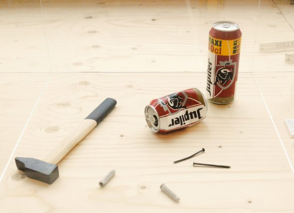 Alexandre Lavet - Les Oublies (plugs) - 1x4cm Porcelein, Oost-Indische inkt, oplage 6, 2016, €650,- & Les Oublies (nails) - 7cm Grafiet, oplage 6, 2011, €850,- & Les Oublies (hammer) 28x8x2cm Grafiet, hout en acrylverf, oplage 2, 2016, €1325,-