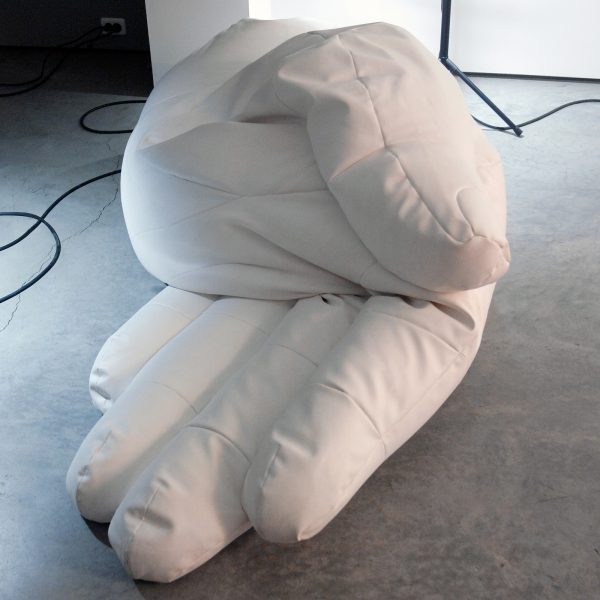 Antonis Pittas - Throw Hands - 240x50x100cm Kunstmatig leer en kussenvulling