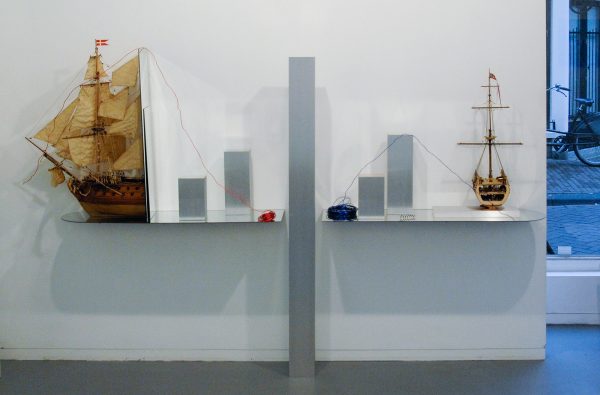 David Jablonowski - E-commerce 5 (Firewall San Francisco) - 100x135x20cm Spiegel, scheeps schaalmodel en aluminium