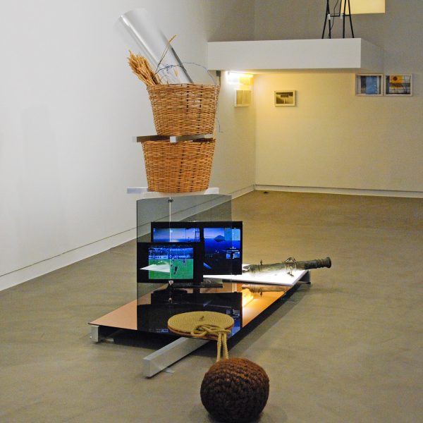 David Jablonowski - Trade Alert (Zahlt Nicht Uns, Zahlt Eure Tage) - 300x200x250cm Mixed Media