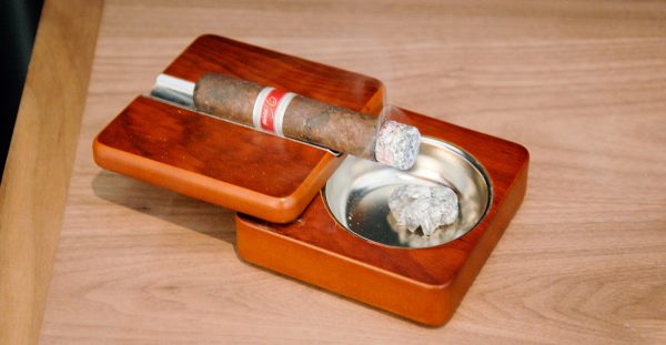 Gabriel Lester - Eeuwig de Sigaar - 50x45x35cm