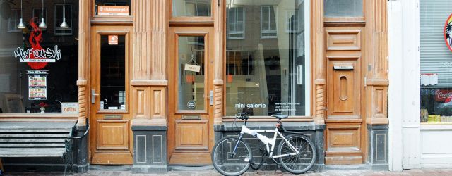 Met enige regelmaat kom ik het werk van Louis Reith (1983) tegen. Altijd herkenbaar maar door de tijd heen nooit hetzelfde. Zijn werk bestaat uit collages gemaakt met afbeeldingen uit oude [&hellip;]