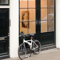 Ik stond eigenlijk bij een andere galerie me te vergapen aan mooi werk. Toch moest ik ook maar eens gaan kijken naar de tentoonstelling van Sanne Rous (1984). Dat werd [&hellip;]