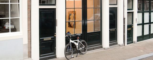 Ik stond eigenlijk bij een andere galerie me te vergapen aan mooi werk. Toch moest ik ook maar eens gaan kijken naar de tentoonstelling van Sanne Rous (1984). Dat werd [&hellip;]